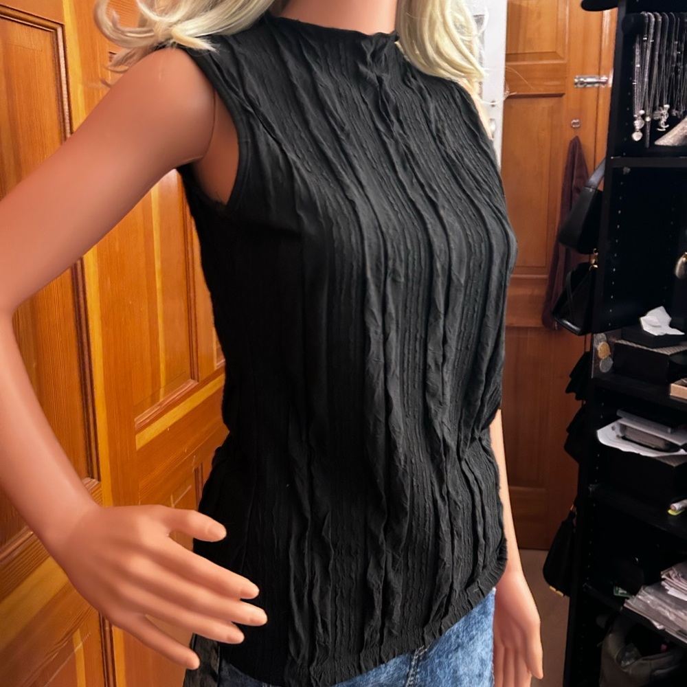 Chic Textured Tank Top - Picture 5 of 16